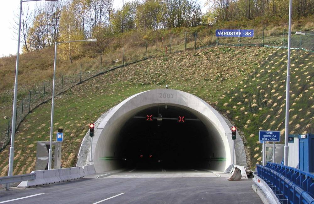 Foto: Premávka v tuneli Horelica bude počas víkendu v obmedzenom režime