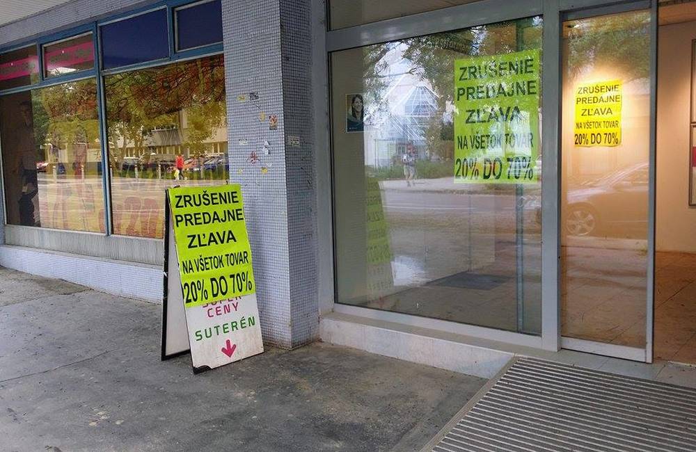 Foto: Predajňa zruší až po dopredaní tovaru, regály sú stále plné