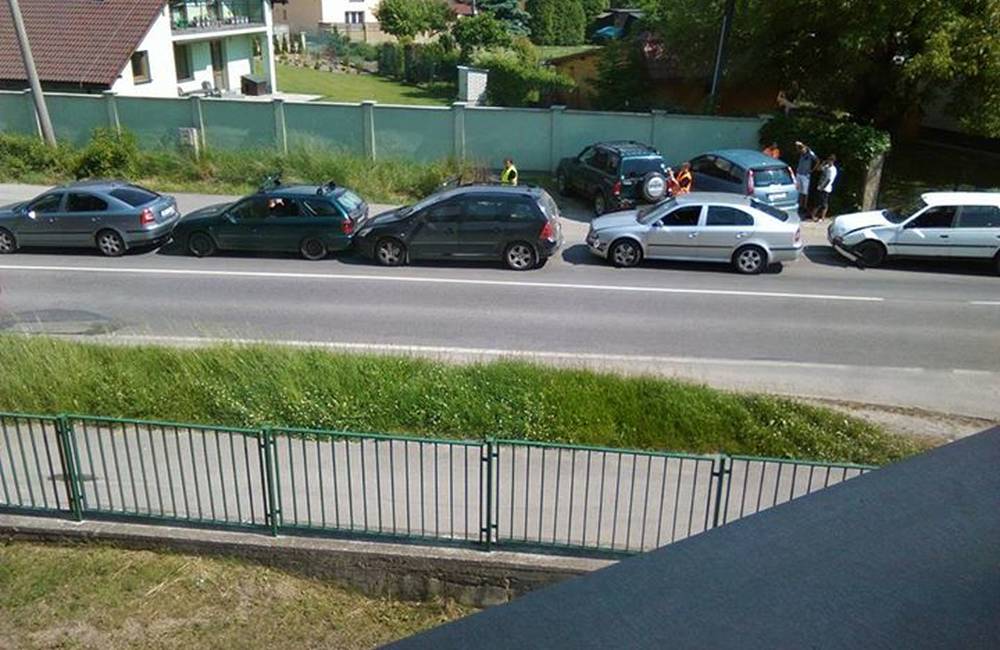 Foto: Kuriózna nehoda piatich áut v Bytčici