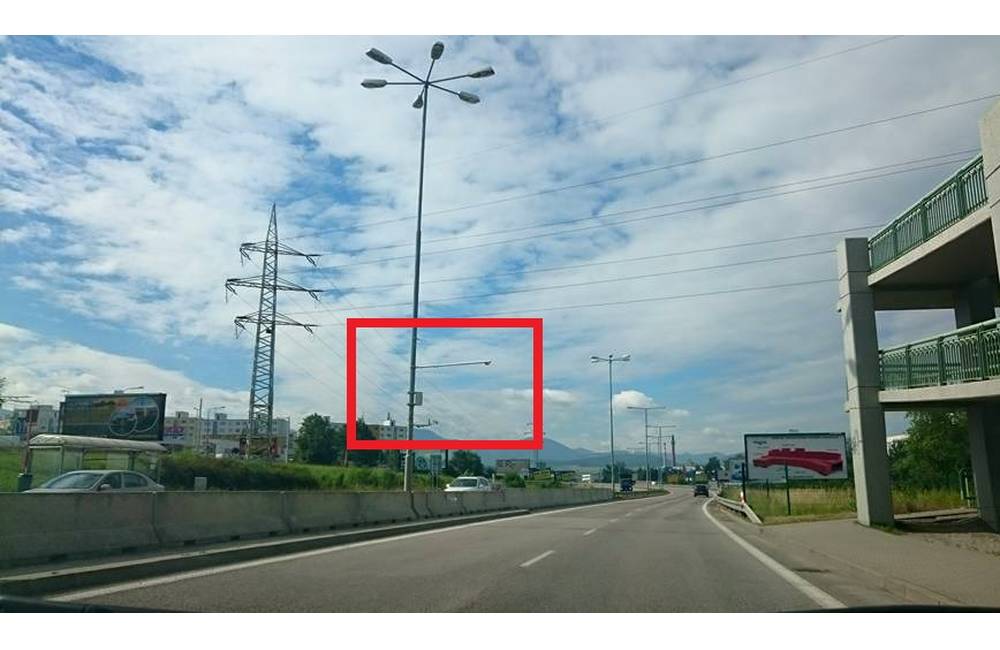 Foto: Na hlavných ťahoch v meste pribudlo nové dopravné zariadenie. Ide o radar?