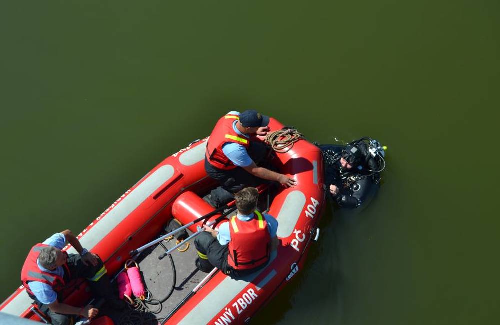 Foto: Na vodnom diele pátrajú po utopenom 22-ročnom mladíkovi