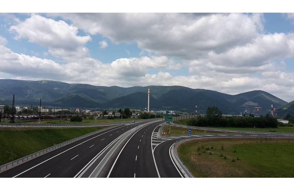 Foto: Dnes sprístupnili motoristom úsek diaľnice D1 - Dubná Skala - Turany