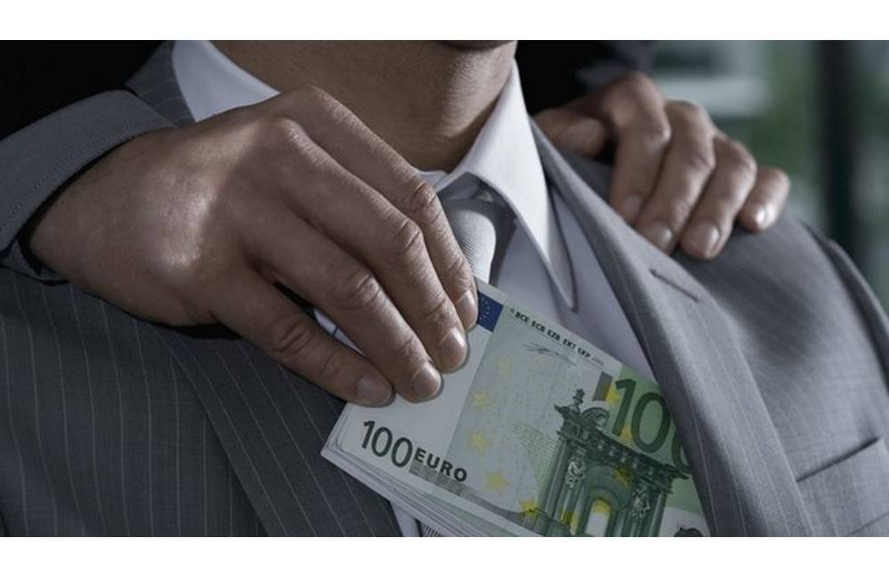 NAKA odhalila príjmanie úplatku, zamestnanec nadácie žiadal 1000 eur