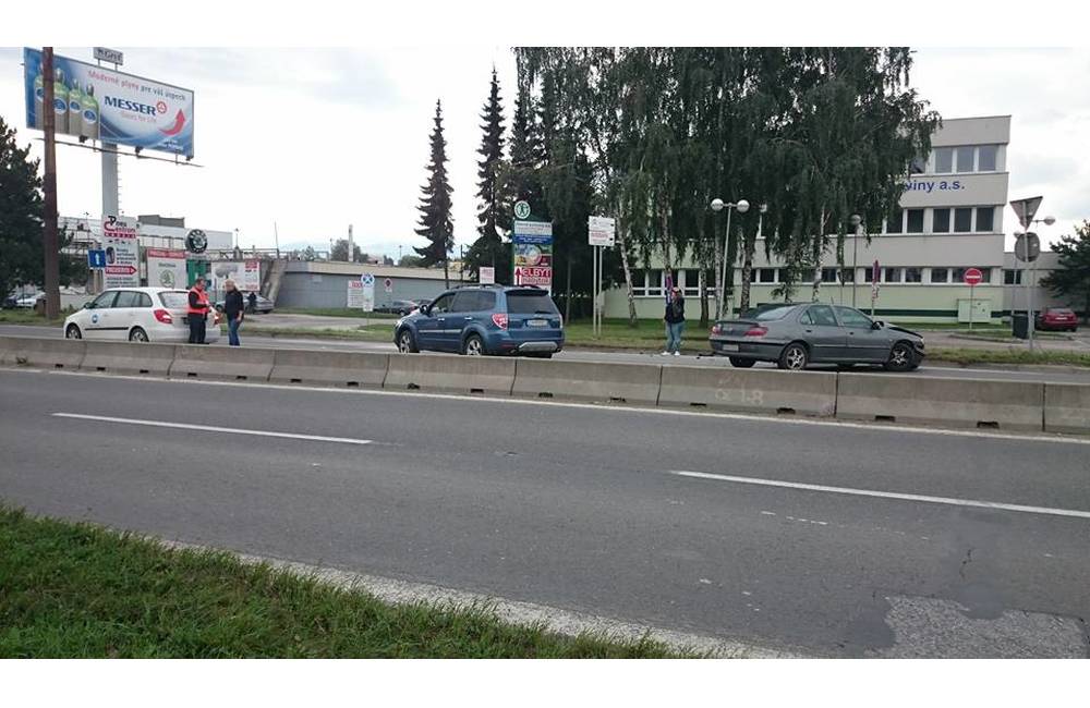 Foto: Ďalšia nehoda na Kragujevskej: Neprejazdné dva pruhy, kolóny až na diaľnici