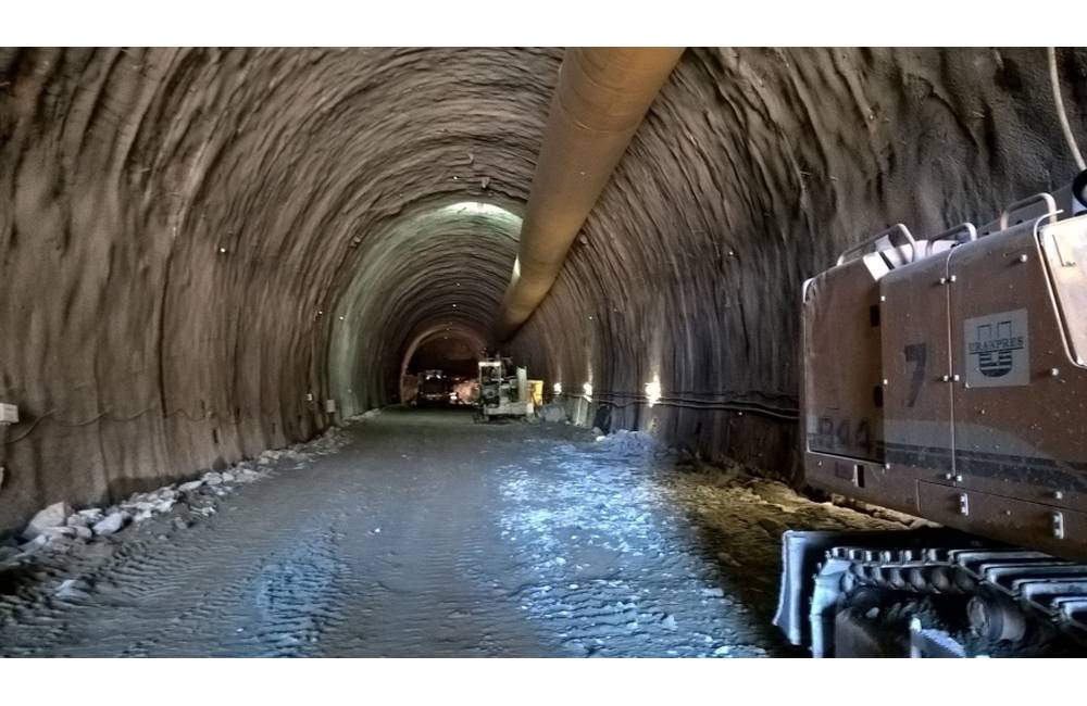 Foto: Na Tuneli Višňové razia novou technológiou. Pozrite sa, koľko metrov už je vyrazených