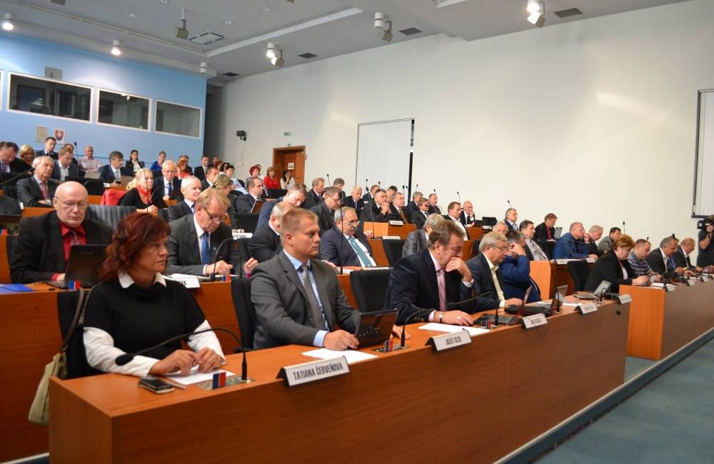Foto: Poslanci navýšili rozpočet samosprávy o 5,7 mil. eur, peniaze pôjdu na modernizácie