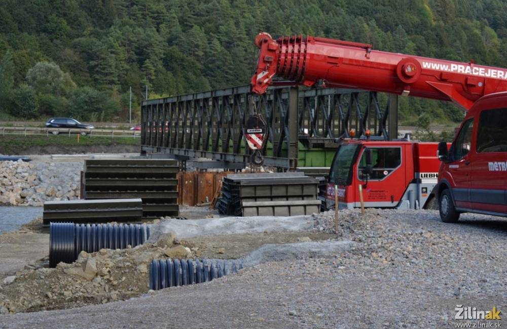 Foto: Dočasný most vo Vraní bude hotový v polovici októbra