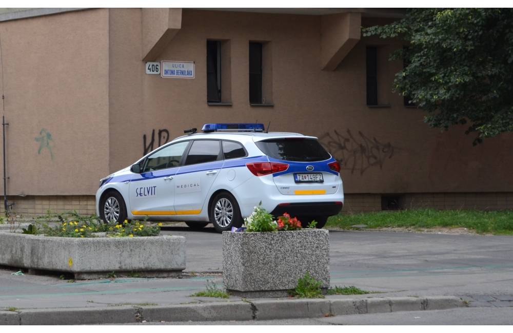 Foto: Po meste jazdia vozidlá podobné mestskej polícií, patria však firme