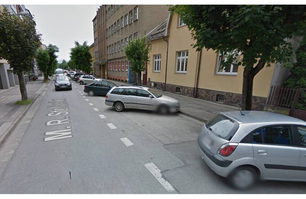 Foto: Aktuálne: Nad ránom horelo auto na ulici M.R.Štefánika