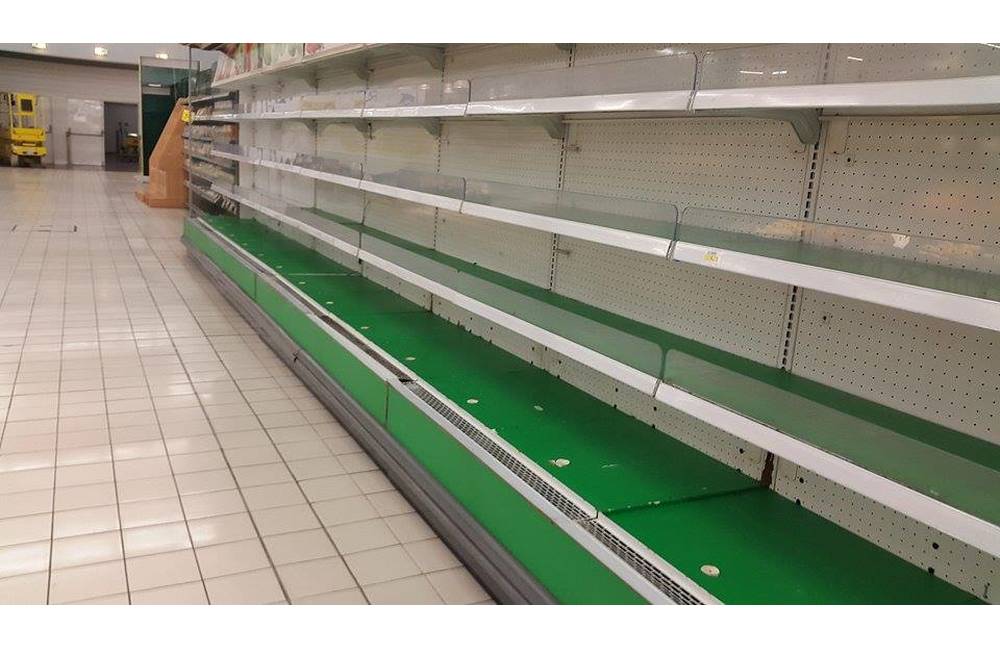 Foto: Čo bude ďalej s Carrefourom? Prázdne regály a mraziace boxy