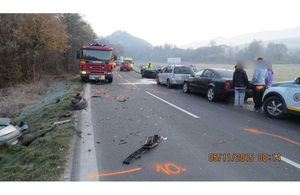 Aktuálne: Pri Poluvsí došlo k nehode, v aute je zakliesnená osoba, zasahujú hasiči z Rajca aj Žiliny