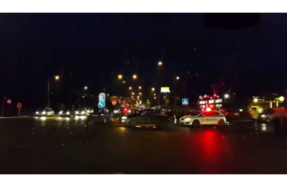Foto: VIDEO: Aktuálne dopravná nehoda na ulici Košická, zrazili sa dva osobné automobily