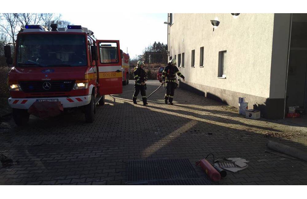 Foto: Prvá správa: Vo firme Helios na Rosinskej ceste došlo k požiaru lakovne