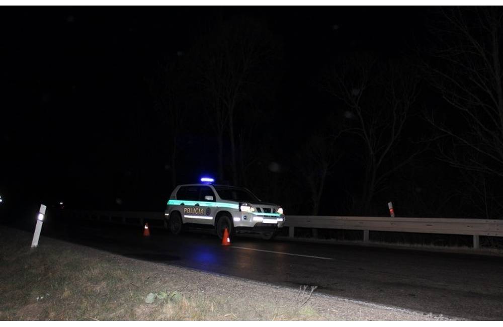 Foto: Pri Rajeckých Tepliciach sa ráno zrazili 3 autá, bola na vine poľadovica?