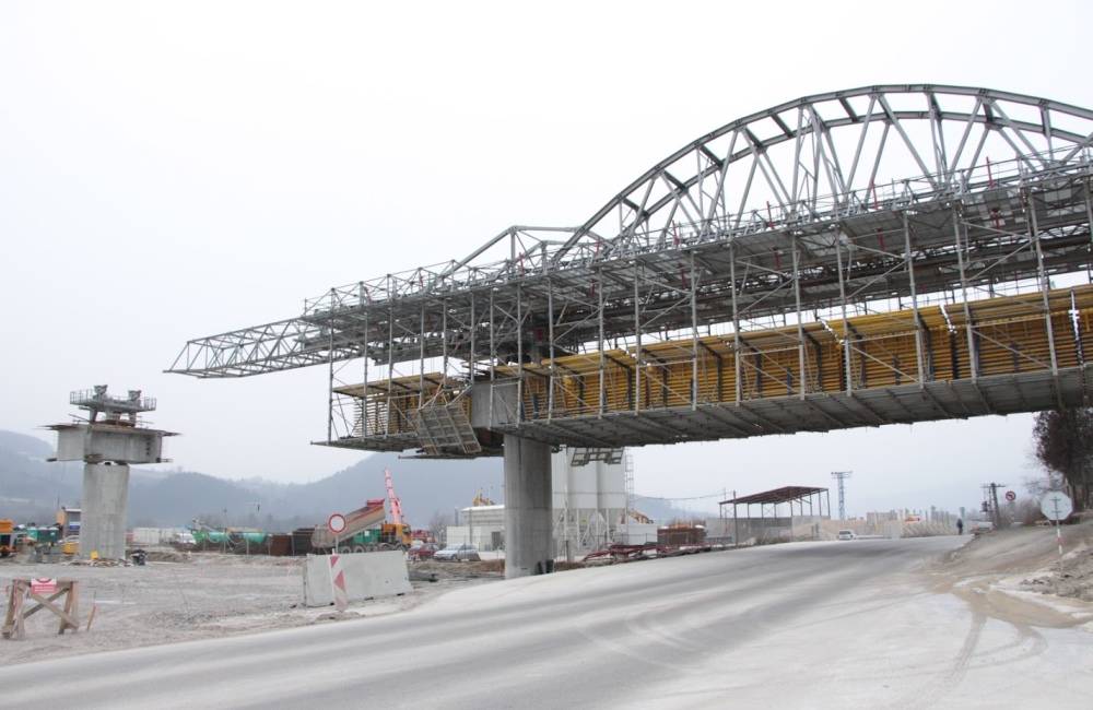 Foto: Aktuálny stav výstavby diaľnice D3 v úseku Strážov - Brodno