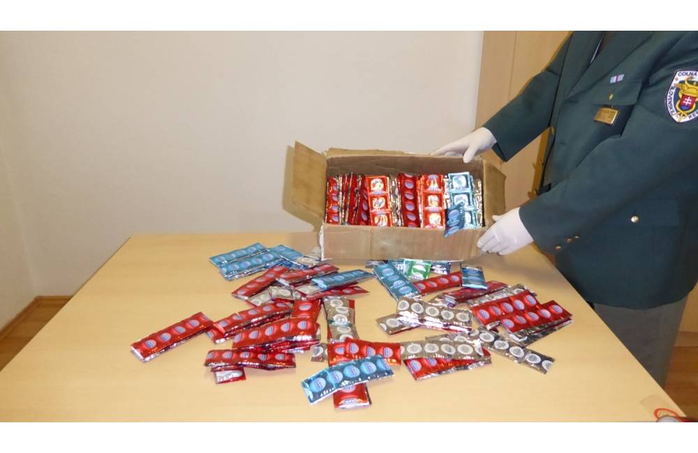 Na pošte v Žiline zaistili 1 026 falošných kondómov