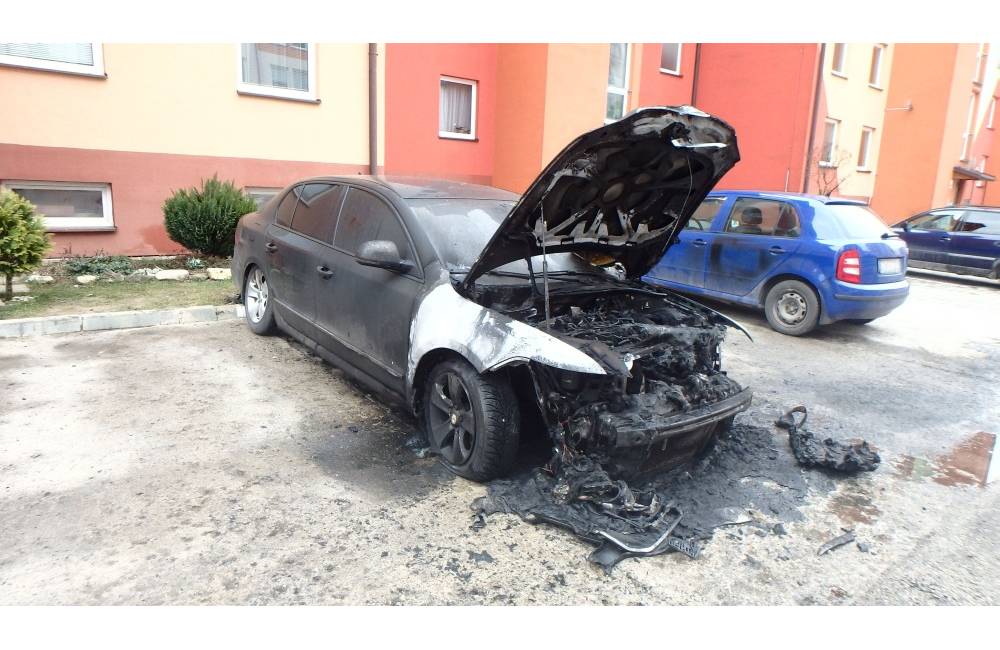 Foto: Na sídlisku Hájik v noci opäť horelo osobné auto