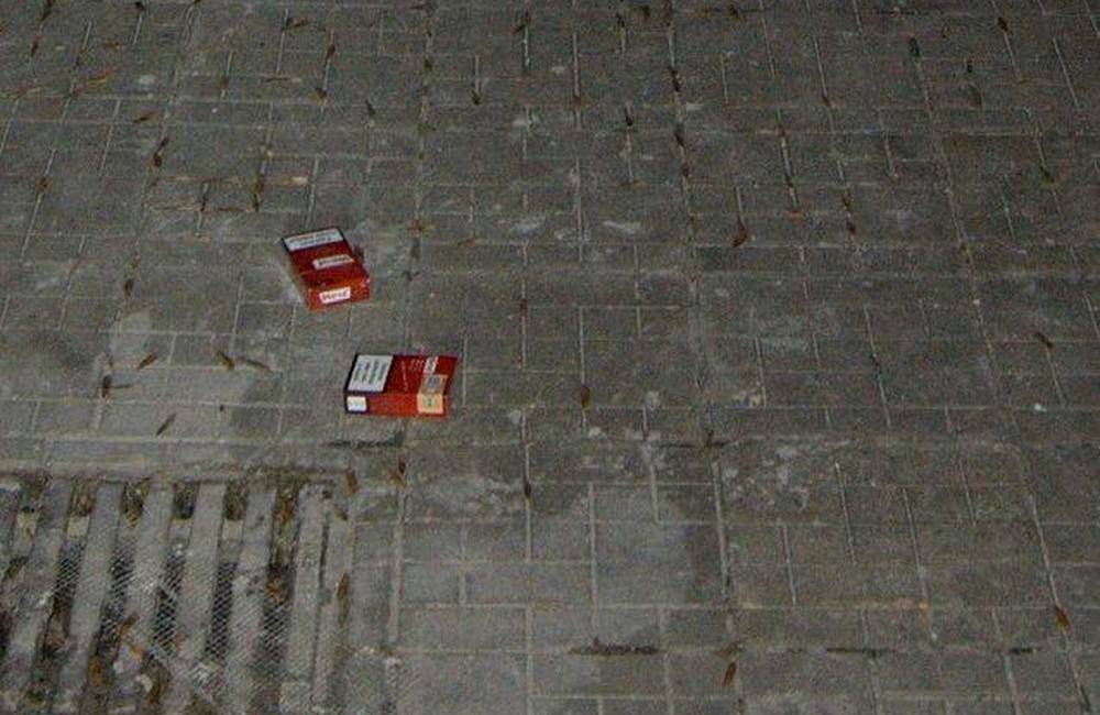 Foto: 38-ročný Žilinčan sa vlámal do krčmy a ukradol balíčky cigariet, policajti so psovodom ho chytili