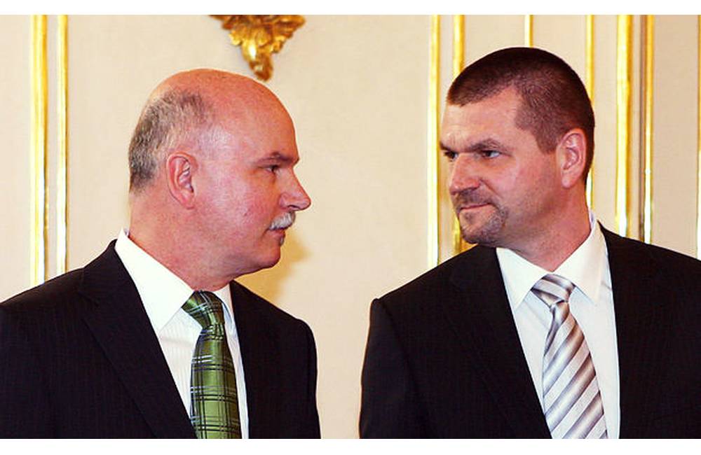 Foto: Padli obvinenia v nástenkovom tendri, čelia im aj dvaja bývalí ministri zo Žiliny
