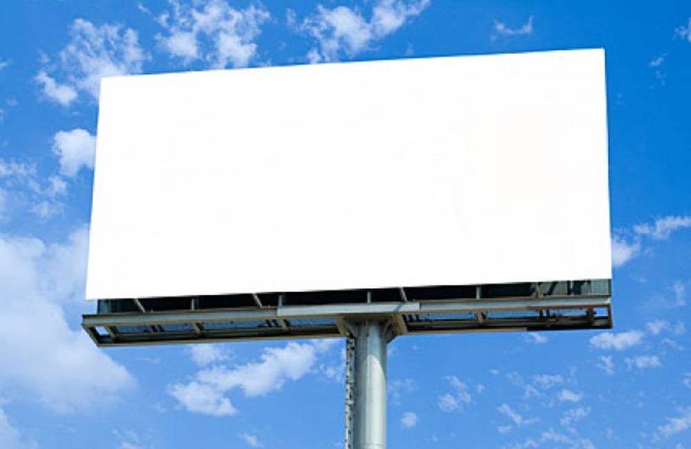 Foto: Boj proti nelegálnym billboardom pokračuje, mesto dostalo peňažnú kompenzáciu od spoločnosti ARTON