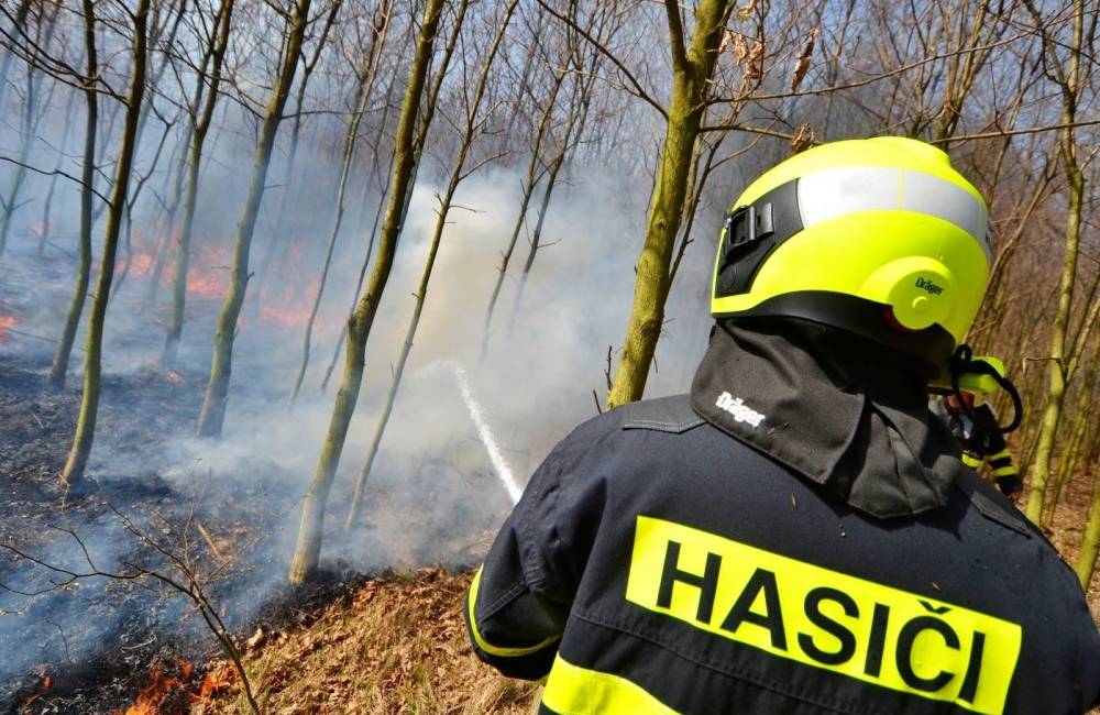 Foto: Aktuálne likvidujú hasiči na Kysuciach dva požiare lesa
