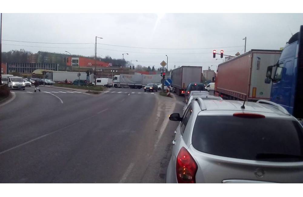 Nehoda na ceste I/18 spôsobila kolaps dopravy na Košickej