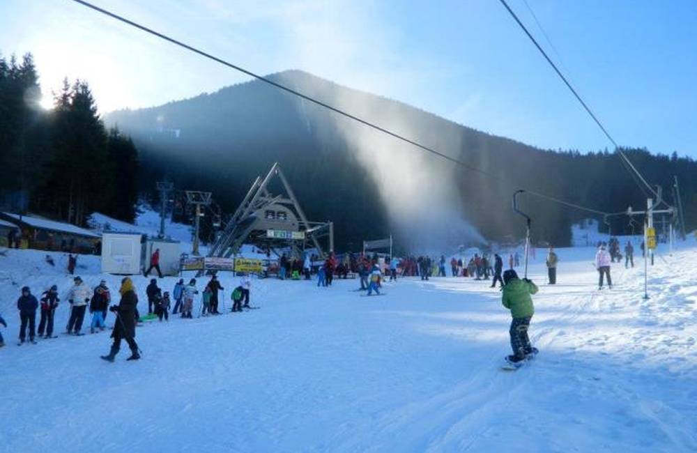 Polícia hľadá svedkov nehody lyžiara na lanovke v stredisku SKY Opalisko