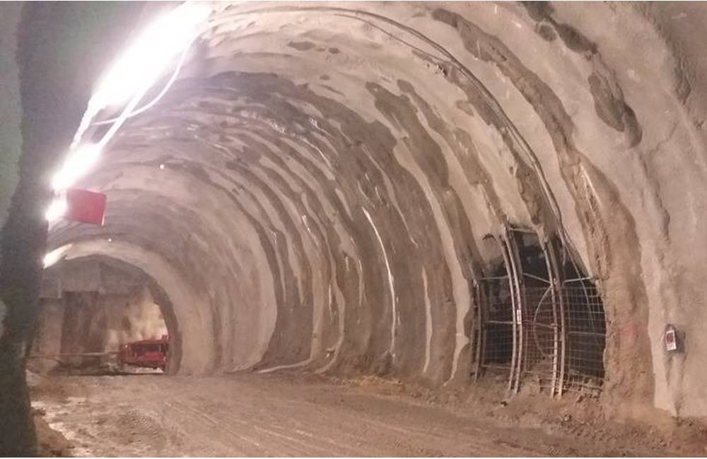 Foto: Krátka správa: Na diaľničnom tuneli Višňové sú vyrazené už 3 kilometre!