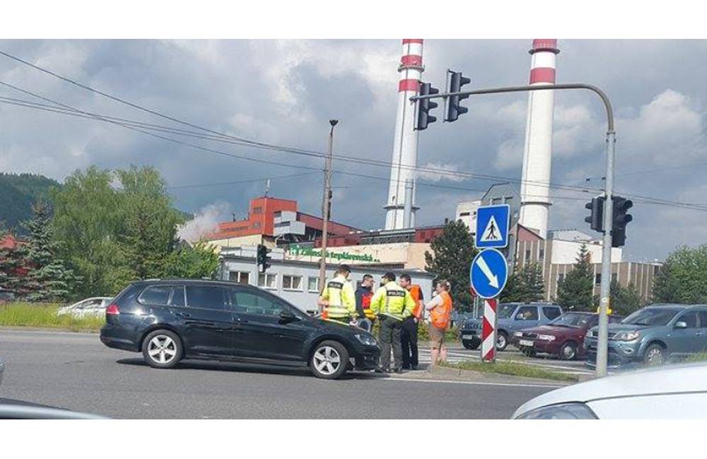 Foto: AKTUÁLNE: Dopravná nehoda na Košickej, na mieste sa začínajú tvoriť mierne kolóny