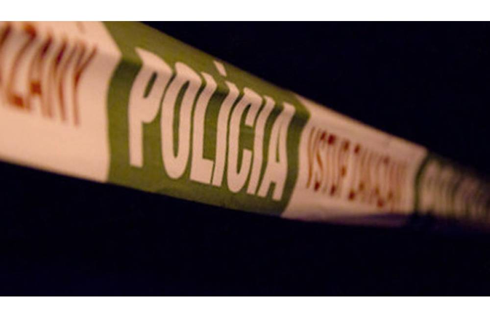 Foto: Neznámy páchateľ prepadol so zbraňou potraviny v Bitarovej, odniesol si 700 eur