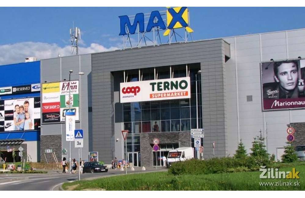 Foto: ZOC Max na Solinkách museli evakuovať, návštevníci kina ho opustili cez večerné východy