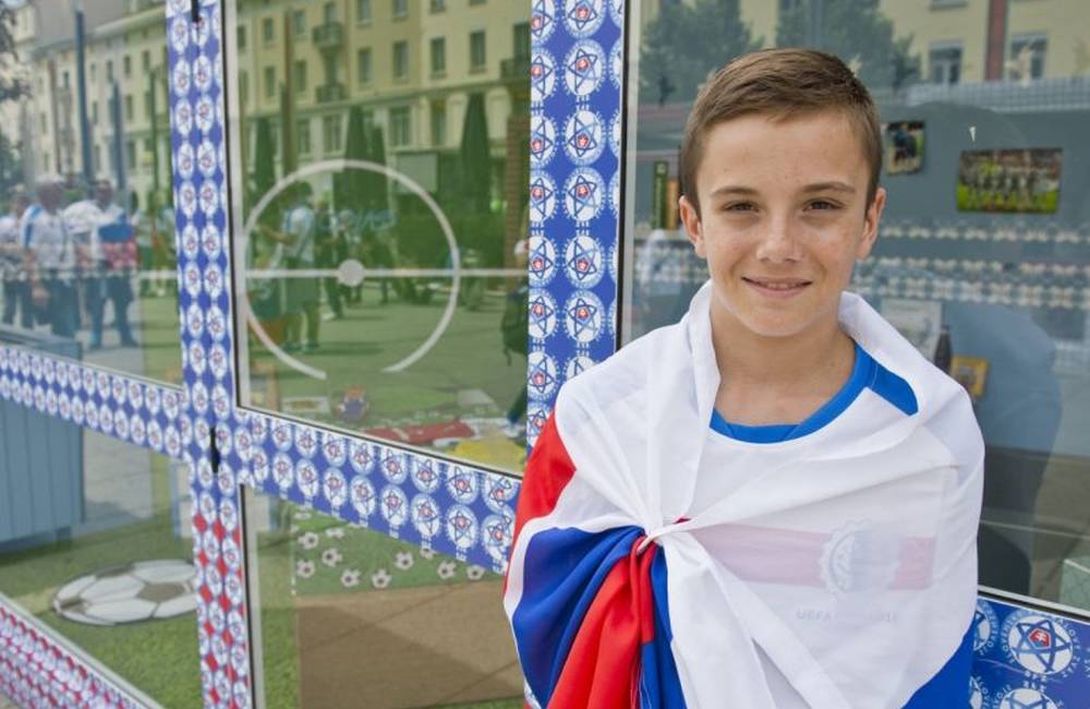 Foto: Žilinský mladík vyhral súťaz o fanúšikovskú izbu, tá jeho je vystavená na EURO 2016 v St. Étienne