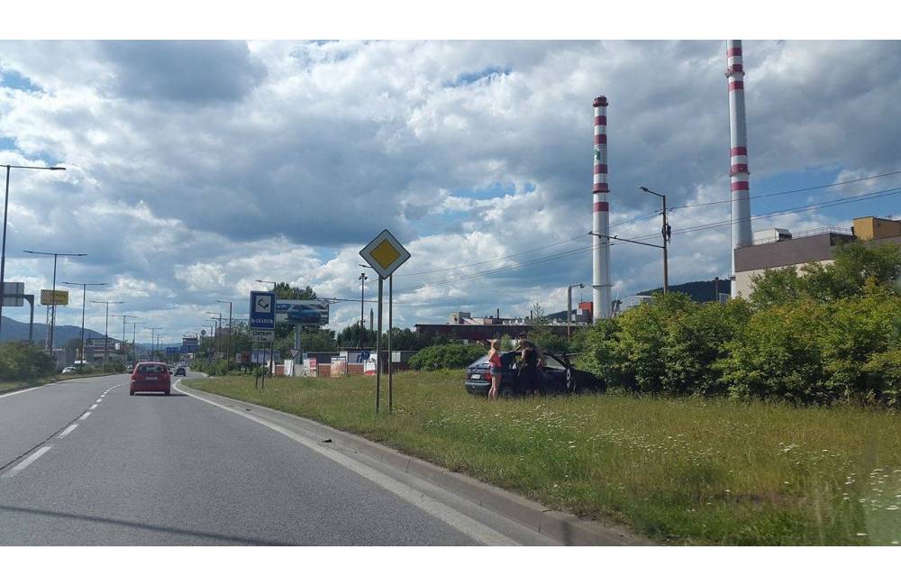 Foto: Ďalšia kuriózna nehoda pri zjazde z Vlčiniec na Košickú?