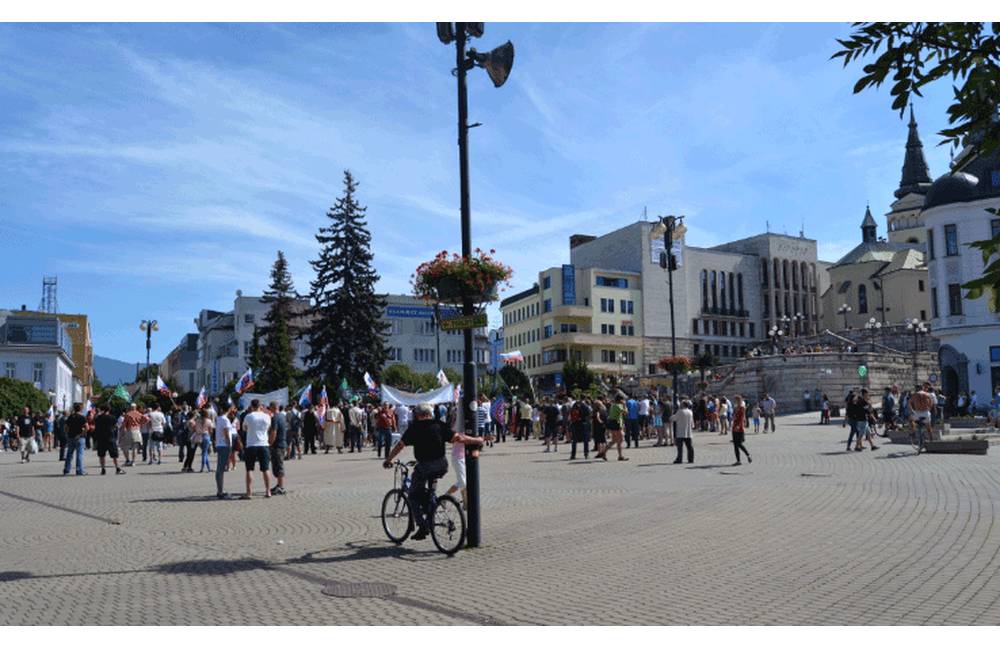 Foto: V Žiline dnes na Hlinkovom námestí prebehne protest proti zlodejom v politike