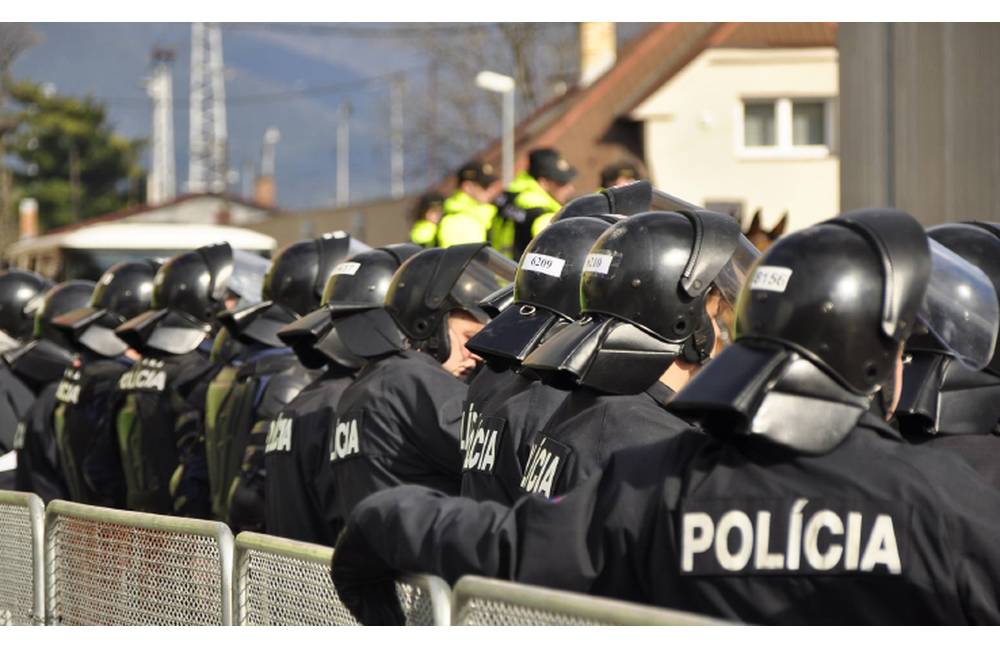 Foto: Do Žiliny mieria stovky poľských fanúšikov, polícia zajtra vyzýva k zváženiu prechádzok centrom