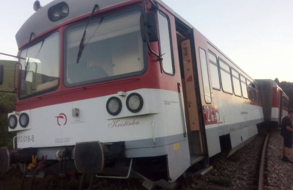 Foto: AKTUÁLNE: V úseku Rajec - Lietavská Lúčka sa vykoľajil vlak