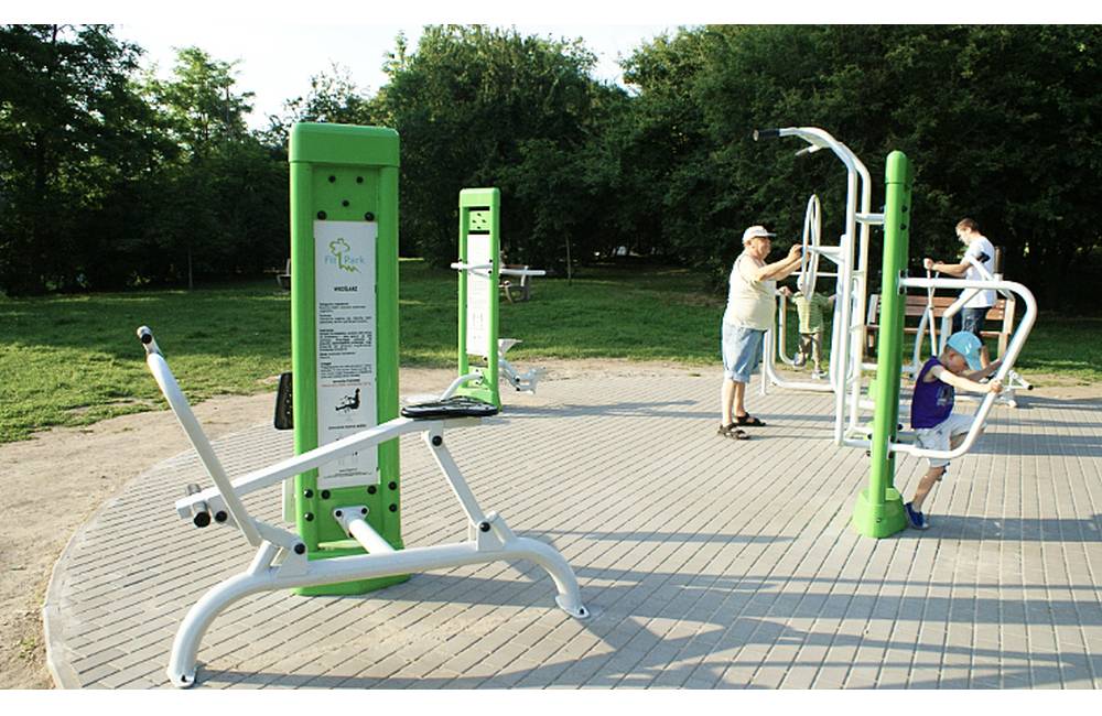 Foto: Seniori v dennom centre na Vlčincoch dostanú outdorový fitpark