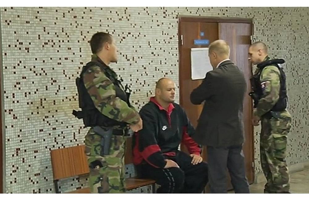 Foto: Brat bossa zemplínskeho podsvetia bude vo väzbe v Žiline, dnes pokračuje jeho proces