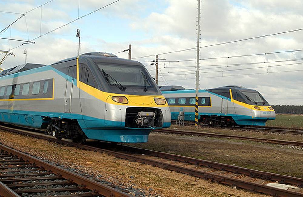 Vlakové spojenie Žiliny s Prahou stratí na intenzite, štátny dopravca sťahuje tri spoje cez Ostravu