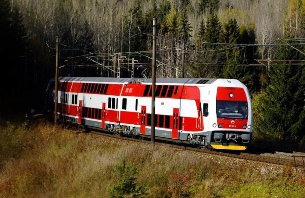 Foto: Priame vlakové spojenie Žiliny smerom na juh Slovenska chýba, cestujúci spisujú petíciu