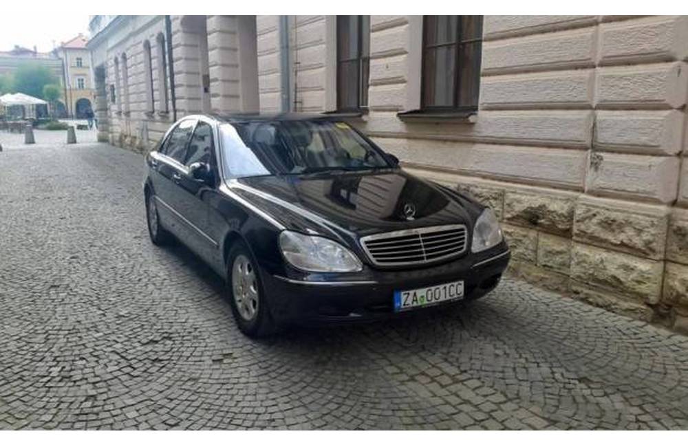 Foto: O kúpu bývalého primátorského Mercedesu S500 prejavili záujem 3 kupci
