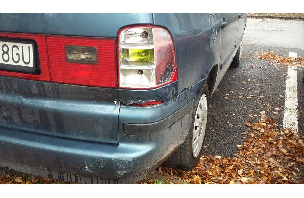 Foto: V noci z piatka na sobotu niekto na Hlinách poškodil auto, majiteľka prosí o pomoc
