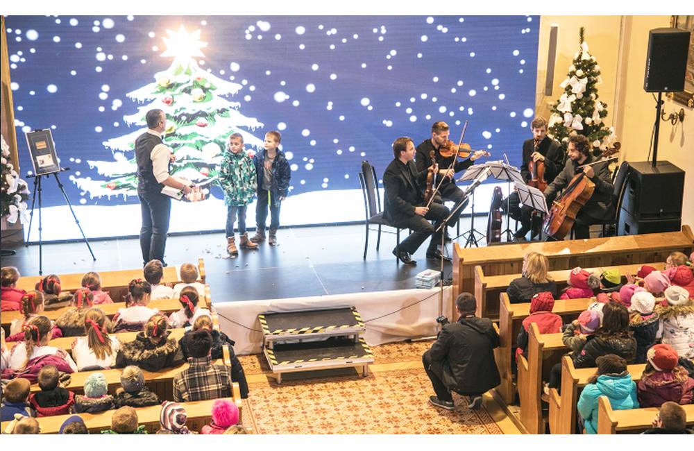 Foto: Dnes slávnostne otvorili Vianočnú poštu v Rajeckej Lesnej, Ježiškovi prišlo už viac ako 3000 listov