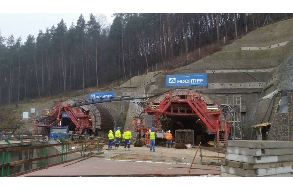Foto: Na tuneli Považský Chlmec dokončili sekundárne ostenie, o pol roka ho odovzdajú do prevádzky