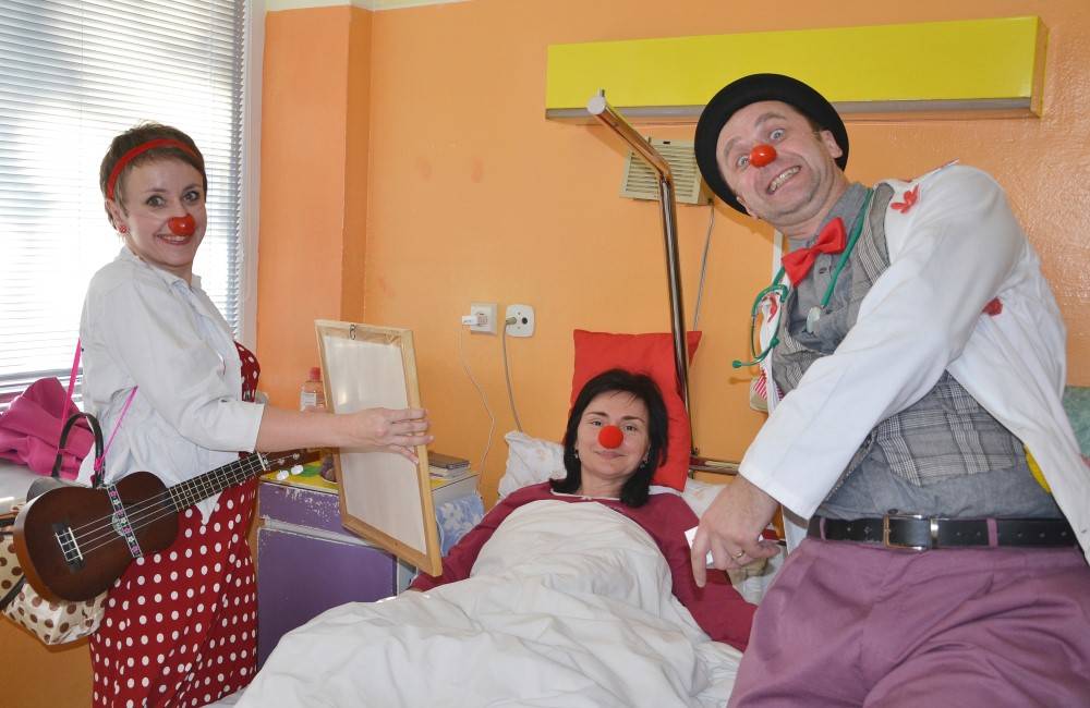 Zdravotní klauni priniesli do žilinskej nemocnice špeciálny Kôš humoru