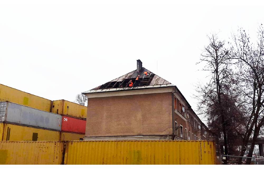 Foto: Krízový štáb rozhodol - bytovka na Bratislavskej musí byť zbúraná