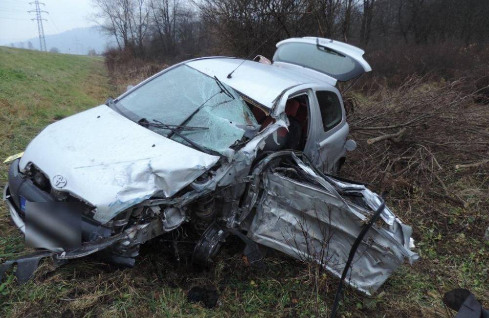 Foto: Pri včerajšej dopravnej nehode na Kysuciach vyhasol život len 18-ročného mladíka