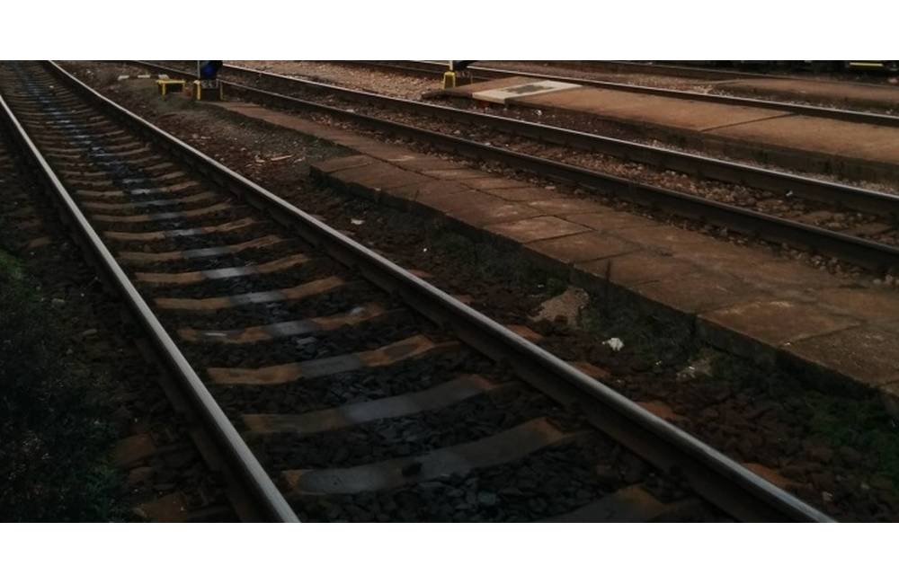 Foto: Na železnici vyhasol ďalší život, zrážku s vlakom neprežil starší muž