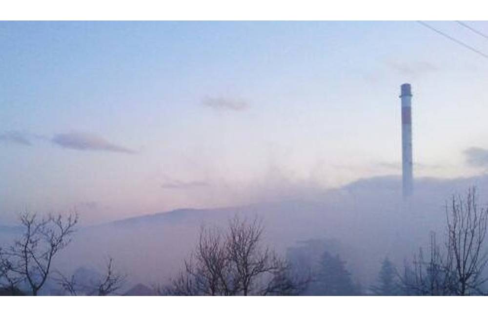 Foto: Na Kysuciach ráno skočil zo 60 metrov vysokého komína len 25-ročný muž