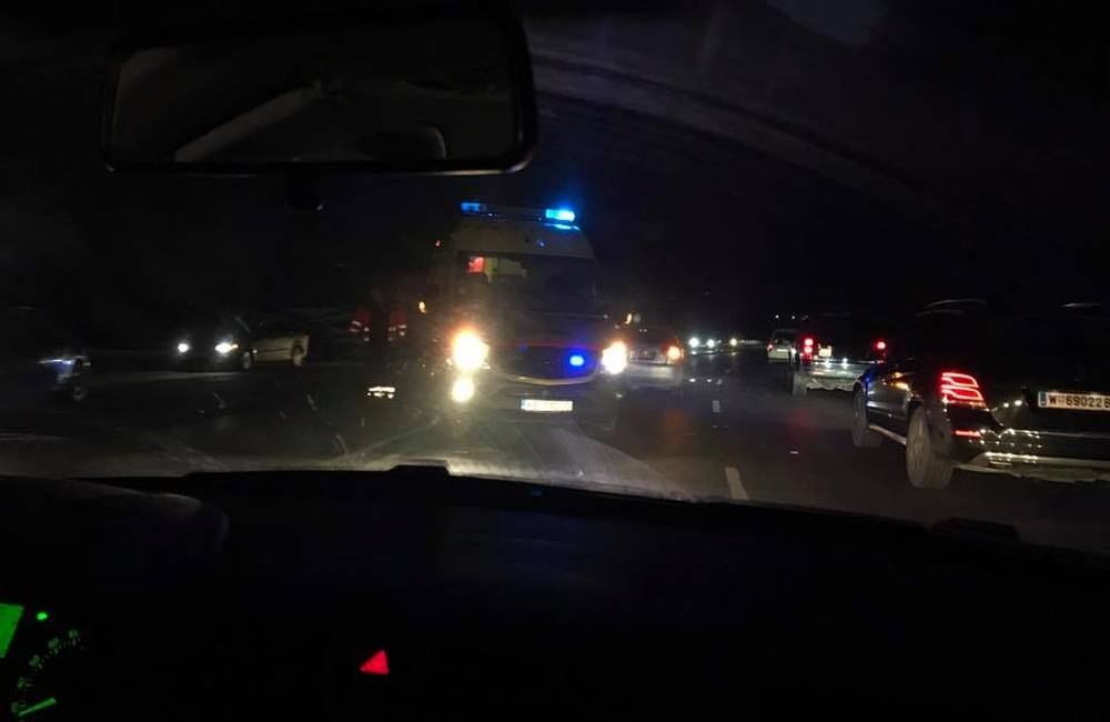 Foto: Pod Strečnom došlo k čelnej zrážke vozidiel, doprava v Žiline a okolí sa komplikuje